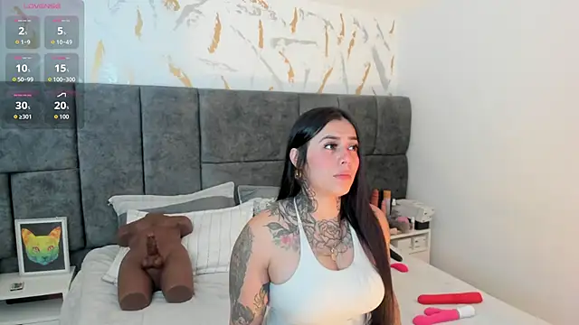 Snapshot of Cristal_Velle chatting on March 2026 11:32:01 AM Cristal Velle online show from March 2026 11:32:01 AM