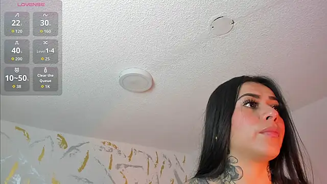 Snapshot of Cristal_Velle chatting on April 2026 10:19:02 AM Cristal Velle online show from April 2026 10:19:02 AM