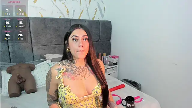 Snapshot of Cristal_Velle chatting on April 2026 10:32:01 AM Cristal Velle online show from April 2026 10:32:01 AM