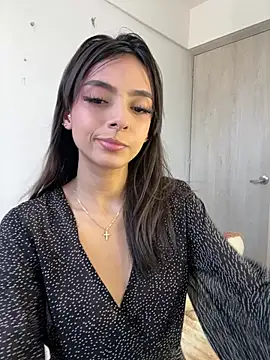 ZaraLuuv online show from February 2026 06:01:01 PM