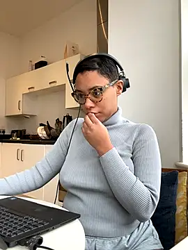 Melia Rayne online show from November 2025 12:05:02 PM