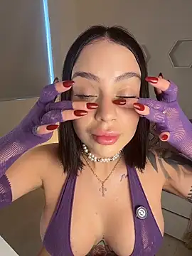 Snapshot of ValentinaMilann chatting on April 2026 07:22:01 PM ValentinaMilann online show from April 2026 07:22:01 PM