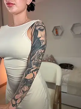 Snapshot of ValentinaMilann chatting on April 2026 12:06:01 AM ValentinaMilann online show from April 2026 12:06:01 AM