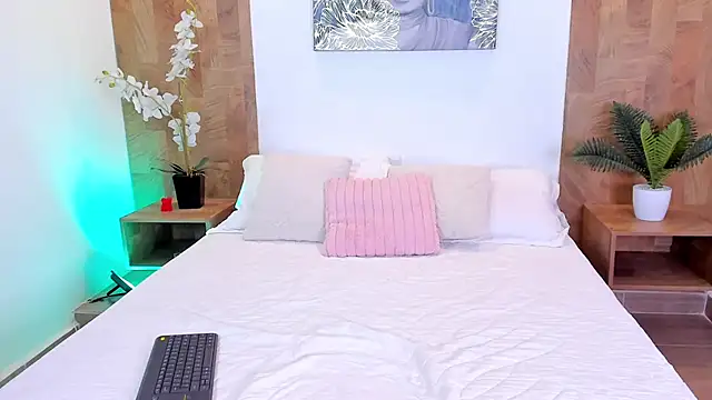 isabella winkler online show from December 2025 04:01:02 PM