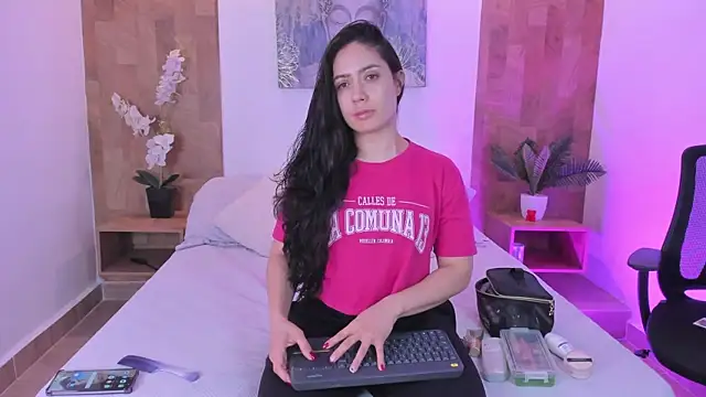 Snapshot of isabella_winkler chatting on June 2026 11:03:01 AM isabella winkler online show from June 2026 11:03:01 AM