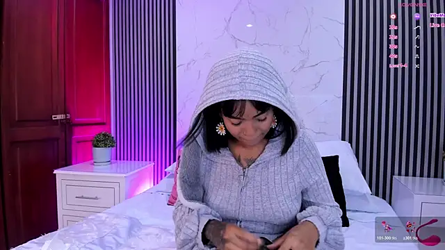 SarahLynn7 online show from June 2026 10:56:01 PM