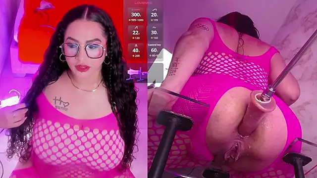 Snapshot of RoxyLicious_ chatting on March 2026 12:43:01 PM RoxyLicious online show from March 2026 12:43:01 PM