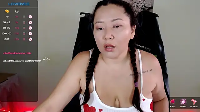 Snapshot of LisaAsianFlower chatting on June 2026 04:43:02 AM LisaAsianFlower online show from June 2026 04:43:02 AM