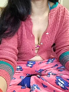 Snapshot of Cute-Zarina chatting on December 2025 06:45:01 PM Cute-Zarina online show from December 2025 06:45:01 PM