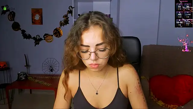 kiki swan online show from October 2025 07:43:01 AM