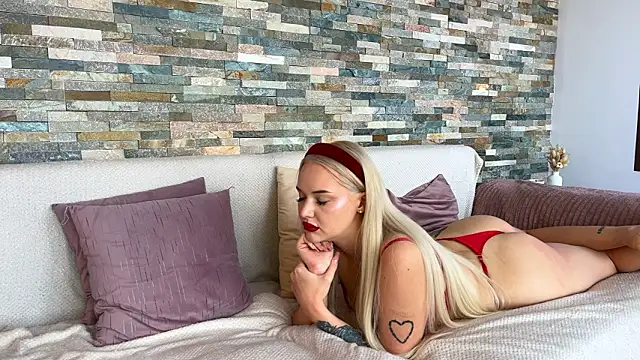 Snapshot of Aurora_5 chatting on February 2026 01:30:02 PM Aurora 5 online show from February 2026 01:30:02 PM