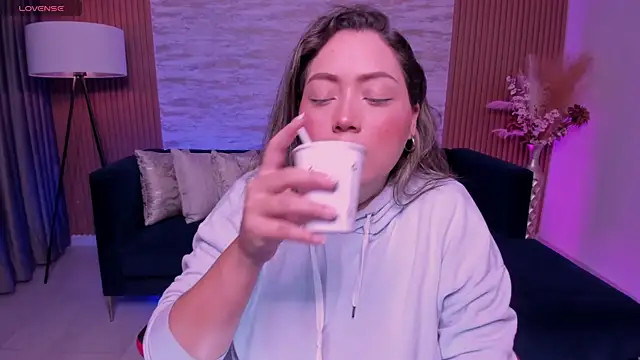 heidy johns online show from November 2025 03:27:01 AM