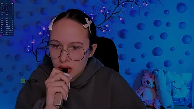 mona cloud online show from December 2025 08:15:02 PM