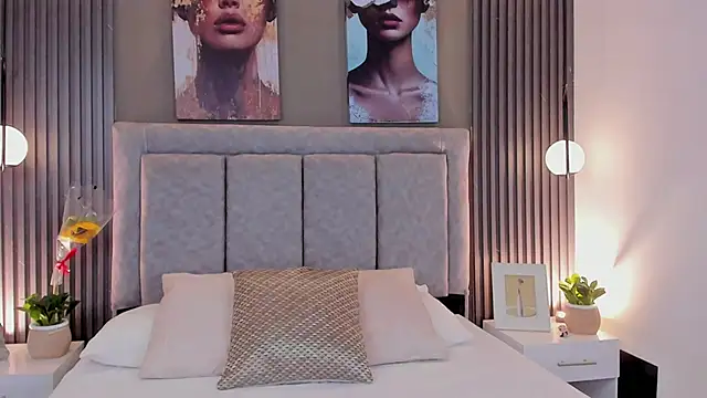 GiannaColling1 online show from September 2025 01:54:02 PM