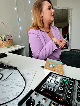 Juicy PeachLux online show from March 2025 10:50:02 AM