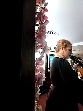 Juicy PeachLux online show from March 2025 03:09:01 PM