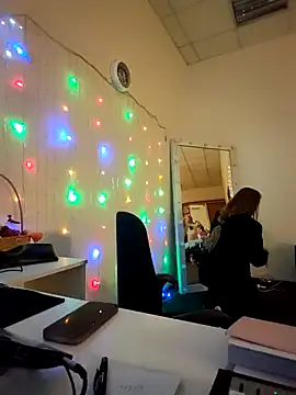 Juicy PeachLux online show from April 2026 02:36:02 PM