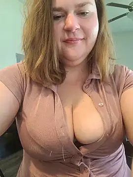 Snapshot of Bigmouthbitch chatting on September 2025 04:29:02 PM Bigmouthbitch online show from September 2025 04:29:02 PM