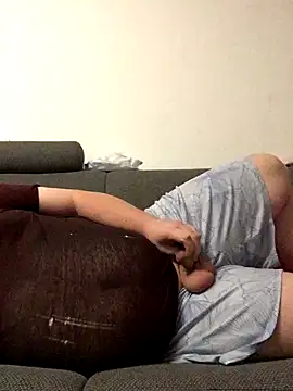 Derbaer1990 online show from November 2025 07:36:01 PM