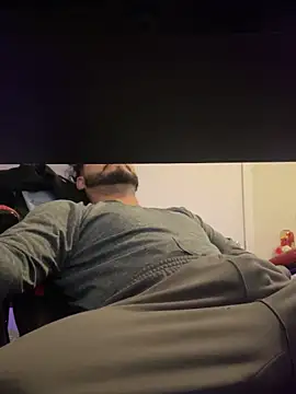 Snapshot of magnumbull chatting on March 2025 05:28:02 PM magnumbull online show from March 2025 05:28:02 PM