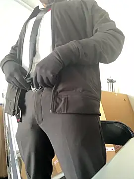 Snapshot of magnumbull chatting on March 2026 04:23:01 PM magnumbull online show from March 2026 04:23:01 PM