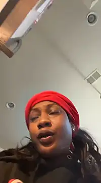 Snapshot of Dymmmm chatting on March 2025 02:10:02 AM Dymmmm online show from March 2025 02:10:02 AM