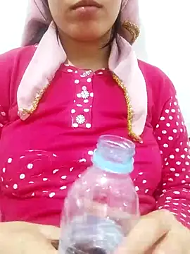 Snapshot of saraaxx1 chatting on March 2025 05:18:02 AM saraaxx1 online show from March 2025 05:18:02 AM