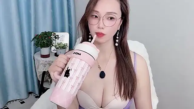 Snapshot of Dewluna chatting on March 2026 06:25:02 PM Dewluna online show from March 2026 06:25:02 PM