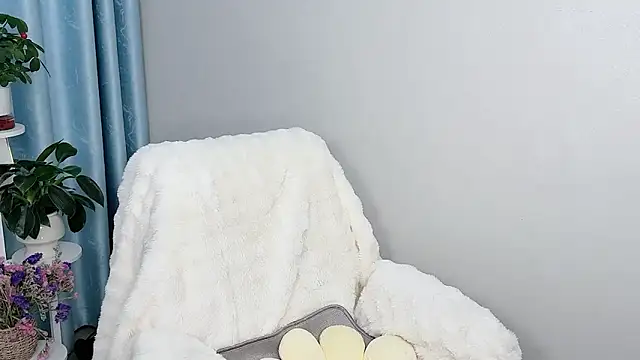 Snapshot of Dewluna chatting on April 2026 11:00:01 PM Dewluna online show from April 2026 11:00:01 PM