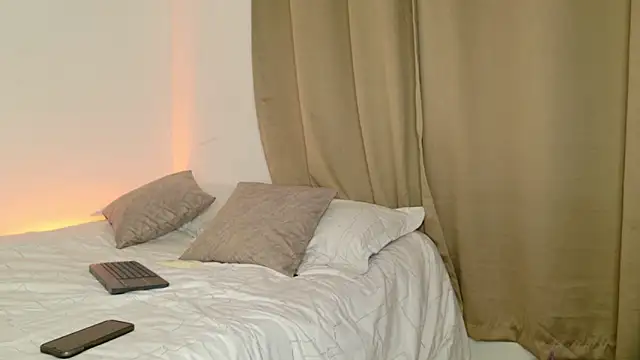 isahilton1 online show from March 2025 12:01:02 AM