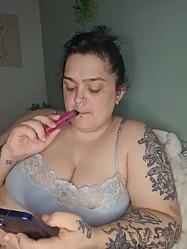 Snapshot of Saucy-Serenity chatting on June 2026 09:58:01 PM Saucy-Serenity online show from June 2026 09:58:01 PM