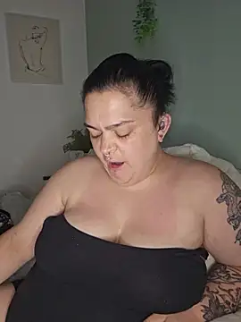 Snapshot of Saucy-Serenity chatting on June 2026 09:19:02 PM Saucy-Serenity online show from June 2026 09:19:02 PM