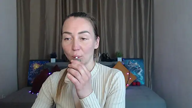 Snapshot of Kiss_julli88I chatting on March 2025 09:32:02 PM Kiss julli88I online show from March 2025 09:32:02 PM