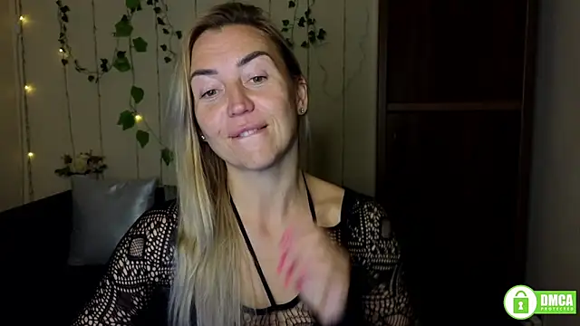 Snapshot of Kiss_julli88I chatting on September 2025 05:29:02 PM Kiss julli88I online show from September 2025 05:29:02 PM