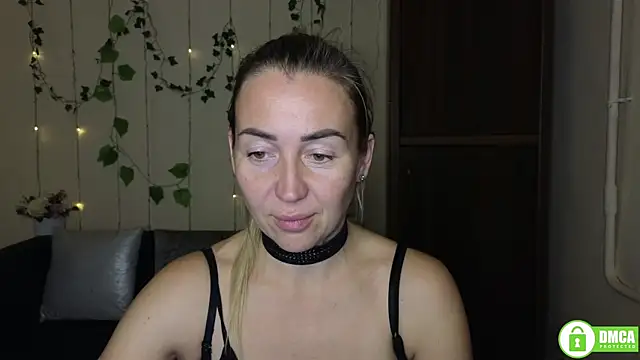 Snapshot of Kiss_julli88I chatting on November 2025 06:31:01 PM Kiss julli88I online show from November 2025 06:31:01 PM