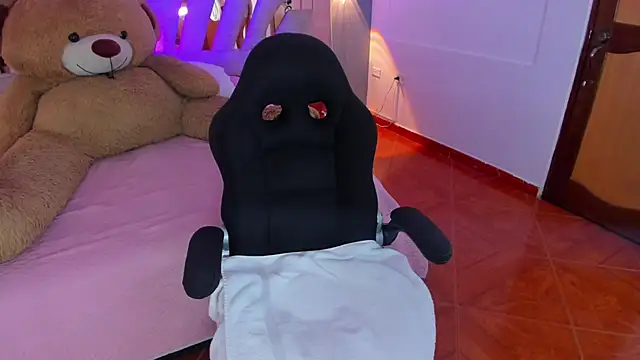 Snapshot of MaddyCrofft chatting on March 2025 11:34:02 AM MaddyCrofft online show from March 2025 11:34:02 AM