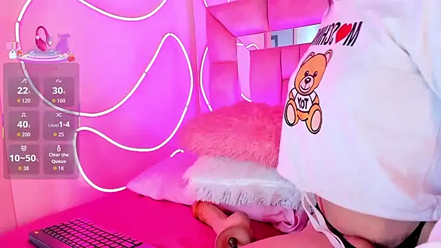 Snapshot of Small_Hot19 chatting on October 2025 11:07:01 AM Small Hot19 online show from October 2025 11:07:01 AM