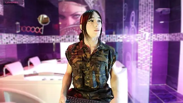 Snapshot of Small_Hot19 chatting on December 2025 06:43:02 AM Small Hot19 online show from December 2025 06:43:02 AM