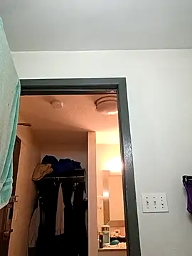 KITTYBOOBOOFUXX online show from November 2025 05:06:01 AM