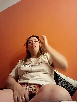 Snapshot of Luna-nevada chatting on October 2025 10:19:02 AM Luna-nevada online show from October 2025 10:19:02 AM