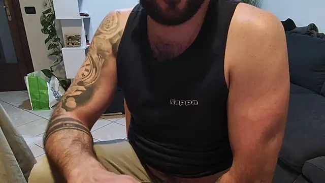 Snapshot of maialinofriuli chatting on November 2025 04:51:01 PM maialinofriuli online show from November 2025 04:51:01 PM