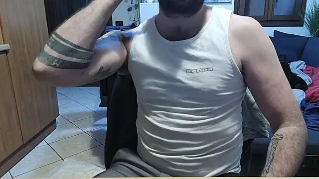 Snapshot of maialinofriuli chatting on April 2026 11:14:02 PM maialinofriuli online show from April 2026 11:14:02 PM