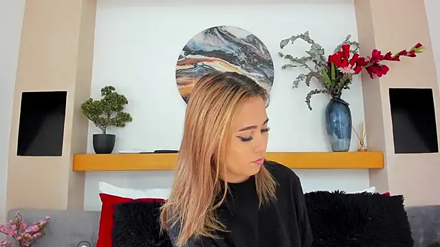 Snapshot of AzuraWave chatting on March 2025 07:46:01 PM AzuraWave online show from March 2025 07:46:01 PM