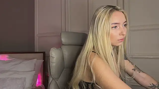 OhMyEmma online show from March 2025 01:03:02 AM