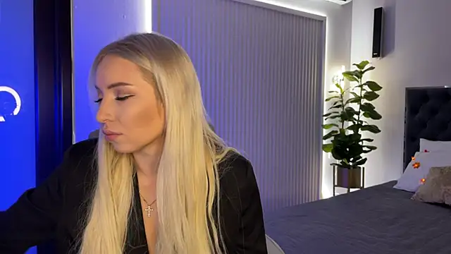 OhMyEmma online show from October 2025 01:19:01 AM