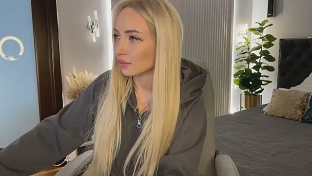 Snapshot of OhMyEmma chatting on March 2026 01:17:02 AM OhMyEmma online show from March 2026 01:17:02 AM