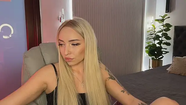 Snapshot of OhMyEmma chatting on April 2026 05:19:02 AM OhMyEmma online show from April 2026 05:19:02 AM