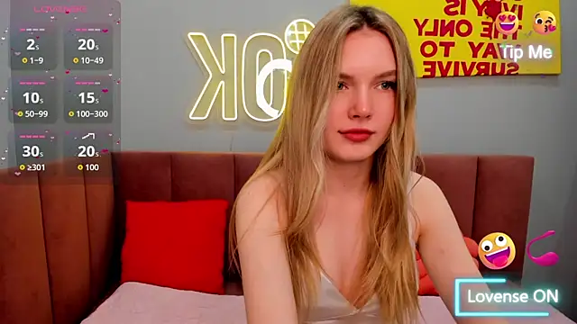 Snapshot of EvelineAmore chatting on March 2026 01:54:02 AM EvelineAmore online show from March 2026 01:54:02 AM