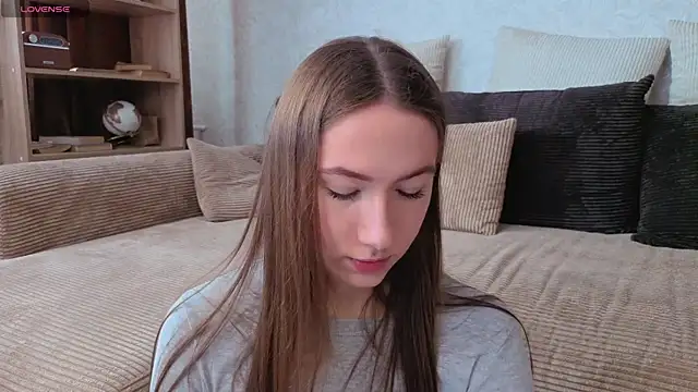 Snapshot of Kira_mindnes chatting on April 2026 06:18:01 AM Kira mindnes online show from April 2026 06:18:01 AM