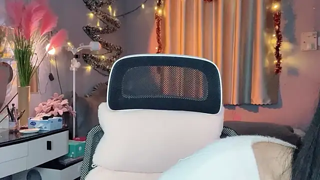 Snapshot of MI_KA22 chatting on November 2025 03:45:01 PM MI KA22 online show from November 2025 03:45:01 PM